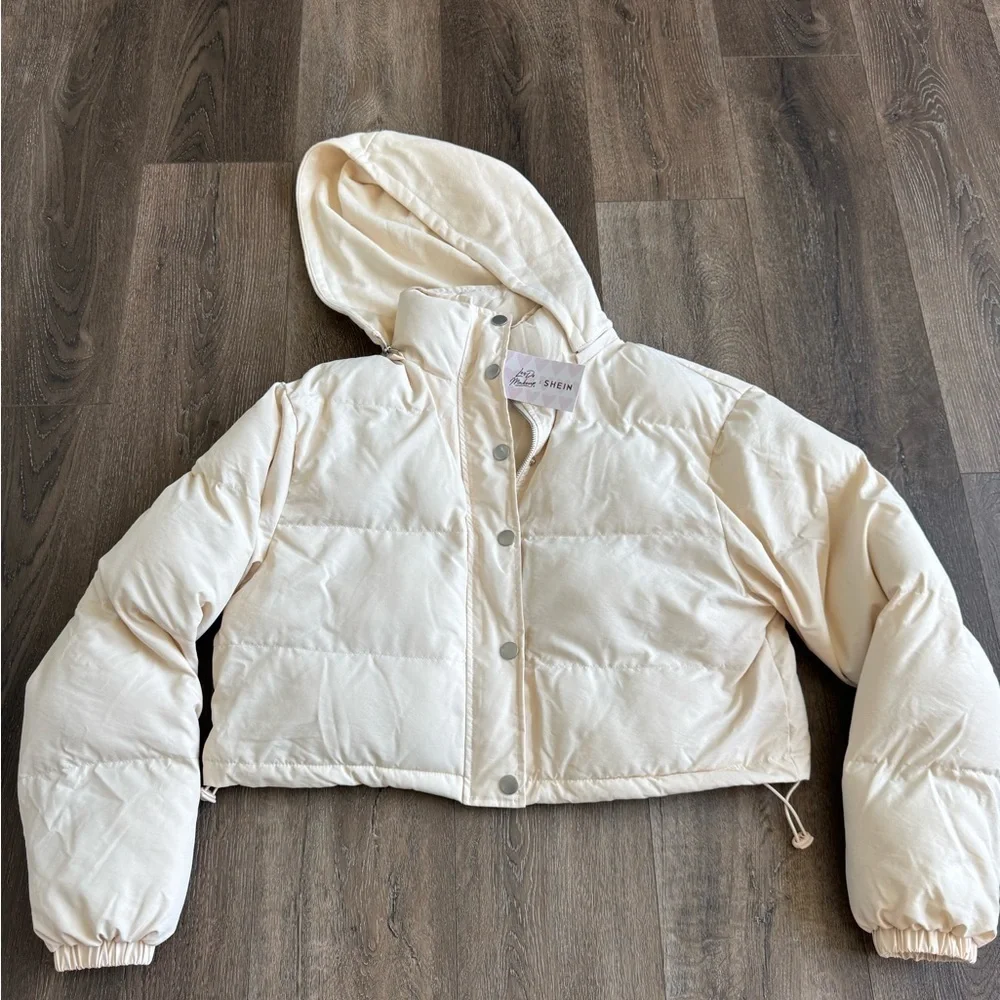 SHEIN puffer coat with detachable hood.  Cream in color.  Women’s size medium.